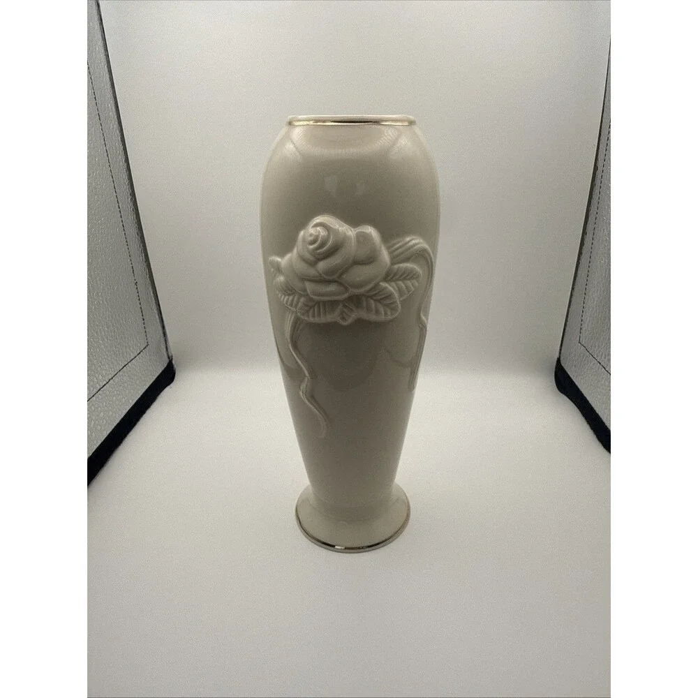 Lenox Embossed Rose Blossom Bud Vase Cream 24K Gold Trim, EUC!